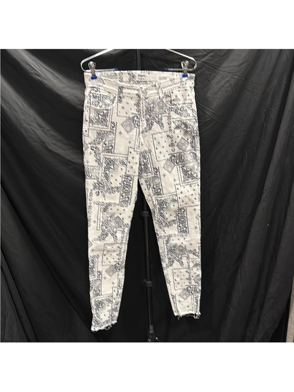 Kensie White & Black Patterned Ankle Jeans